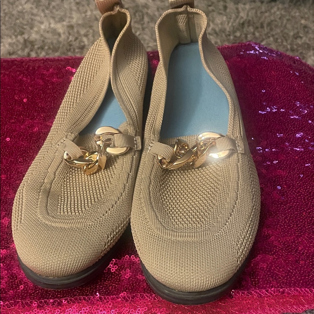 Elegant Tan Loafers with Gold Chain Accent